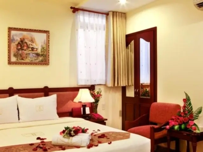 Deluxe Double room with city view