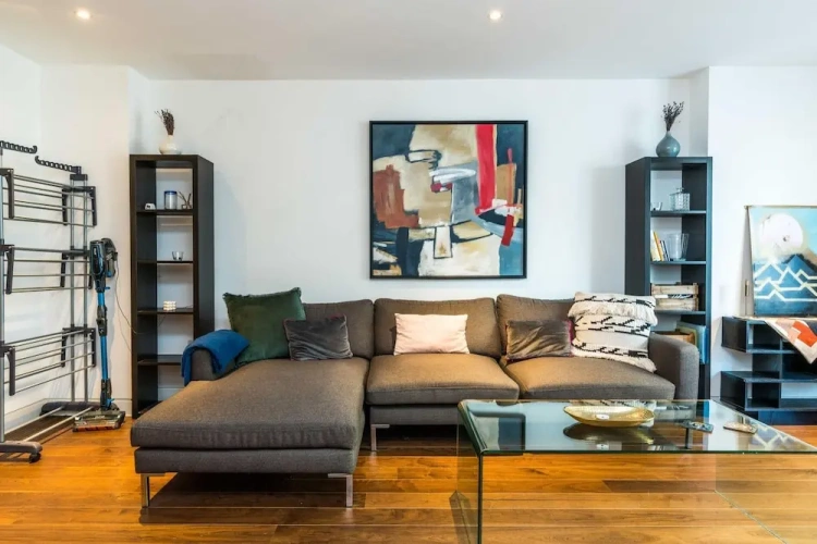 2 Bedrooms Apartment