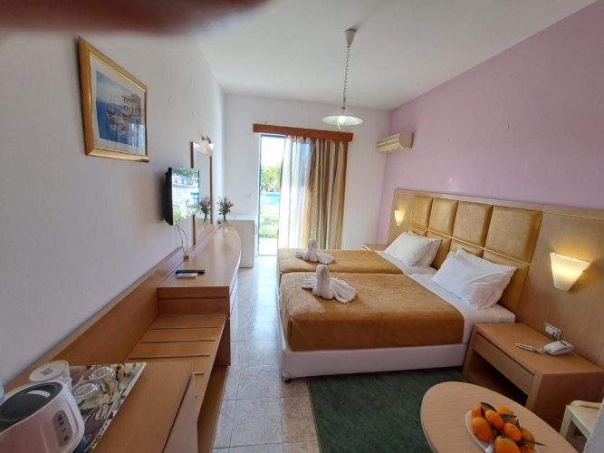 Standard Triple room