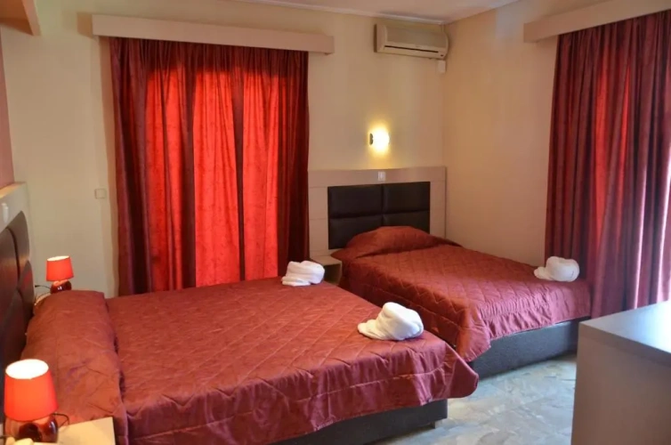 Standard Triple room