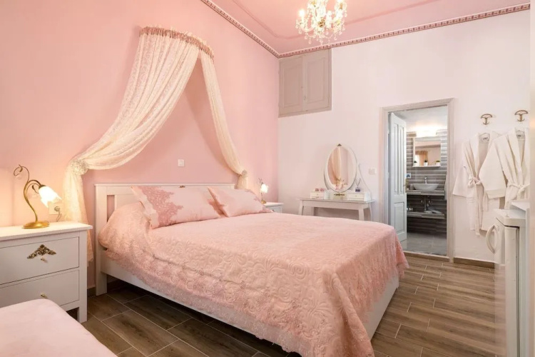 Marikas Deluxe Rooms