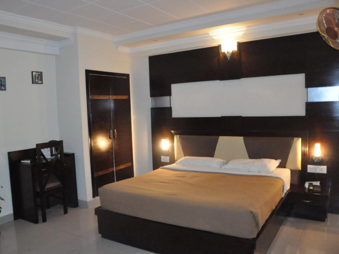 OYO 9978 Hotel Calista