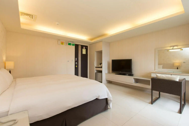 F Hotel - Sanyi