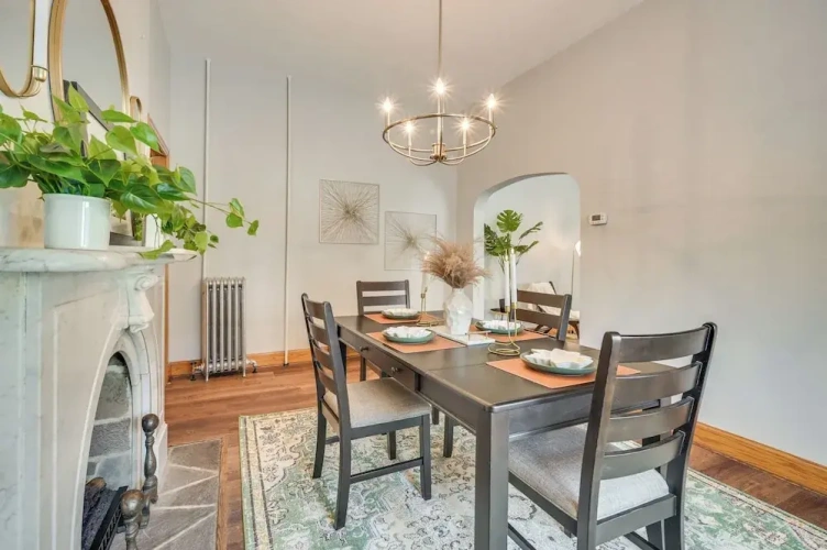 2 Bedrooms Apartment