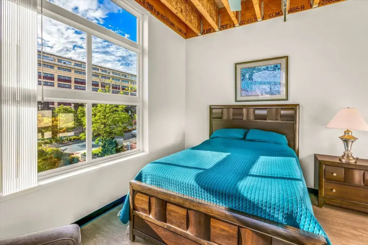 Admiral Condo 201 in Bremerton