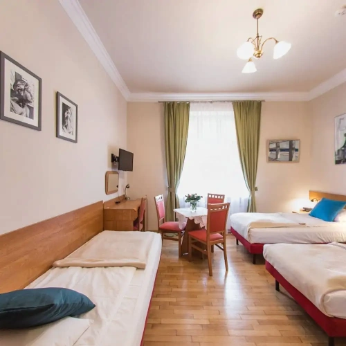 Standard Triple room
