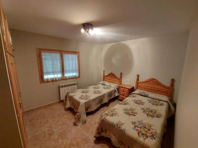 4 Bedrooms Cottage
