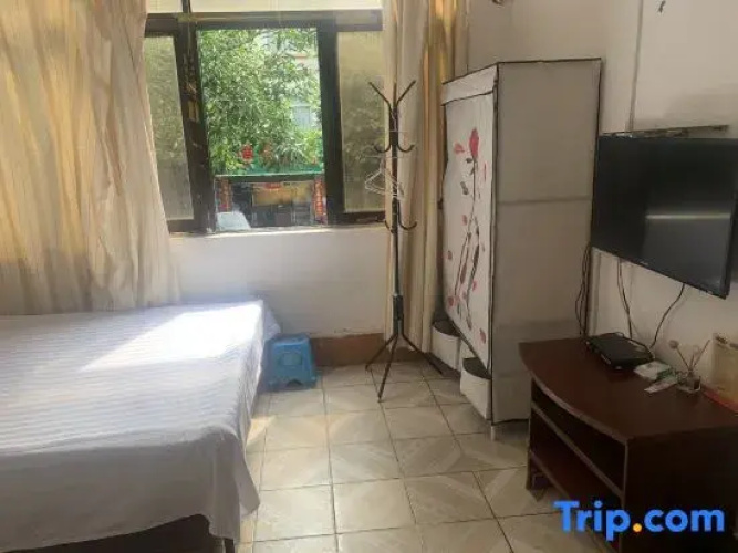 Beihai Xiangxi Hotel (Beibuwan Square)