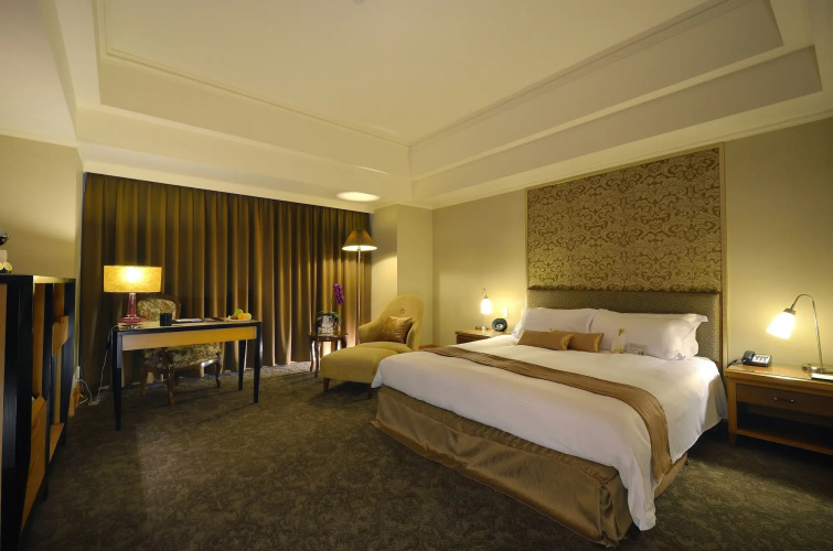 Lees Hotel