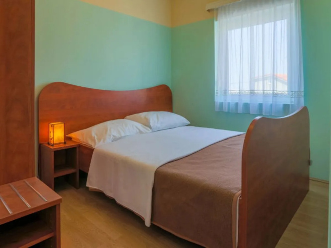 Apartment Delfin Karlobag 31811