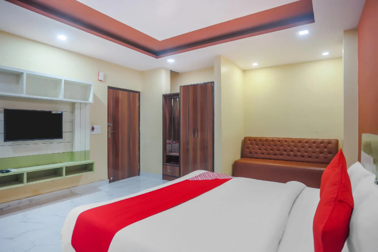 OYO Flagship 69446 Shri Drona Hotel