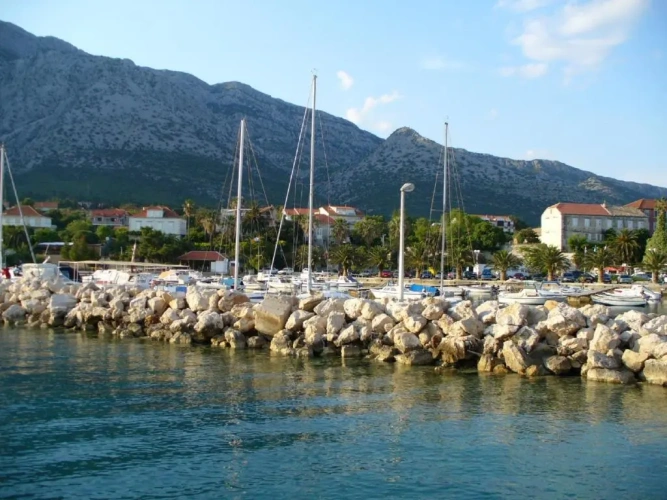 2 Bedrooms Apartment with partial sea view
