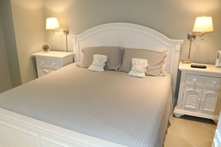 Jamaica Royale - 804 - 2 Br Condo