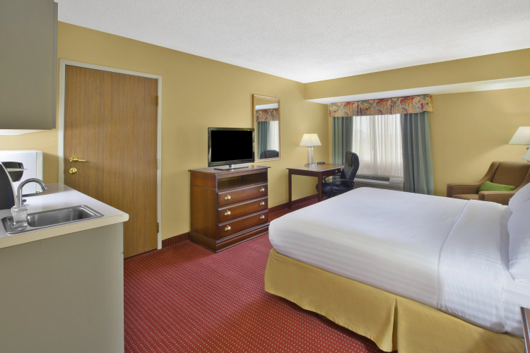 Holiday Inn Express Irwin-PA Turnpike Exit 67