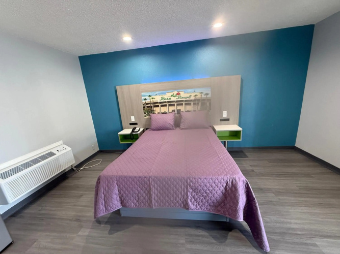 Hi-Way Host Motel