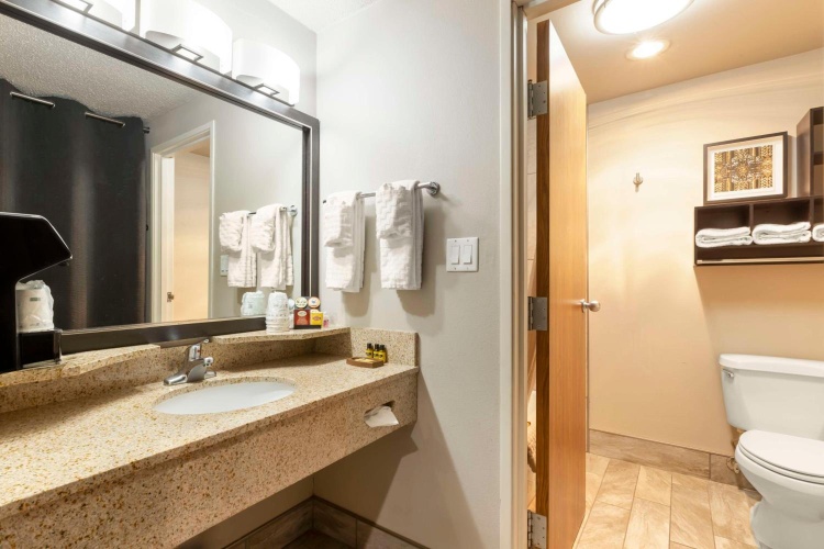 Best Western Plus Midwest Inn photo 11