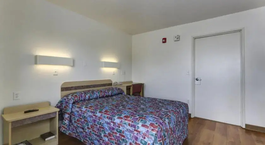 Rodeway Inn & Suites