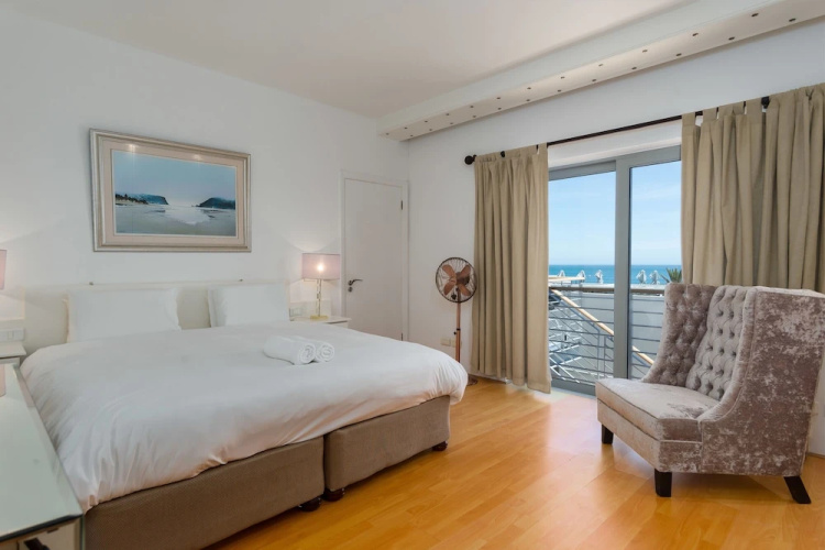 Caprice Court 7