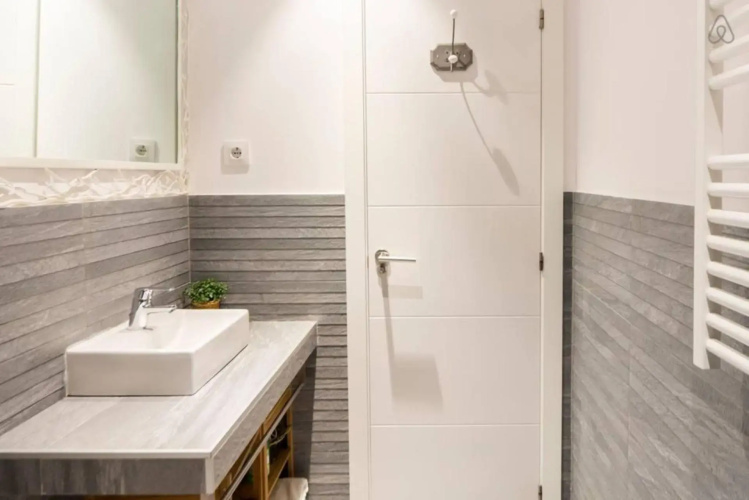 Explore a Walkable Neighborhood around a Comfy Apartment