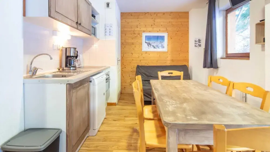Stylish Alpine Stay for 6 Guests