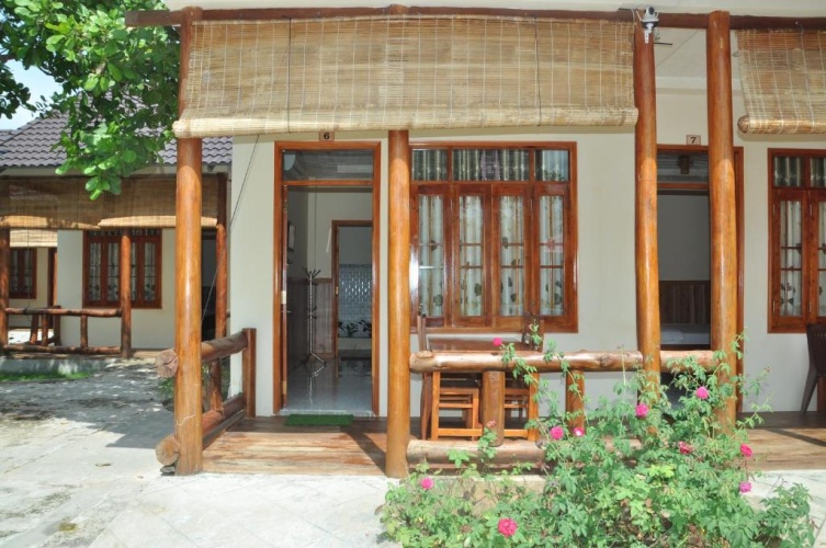 Bungalow with garden view