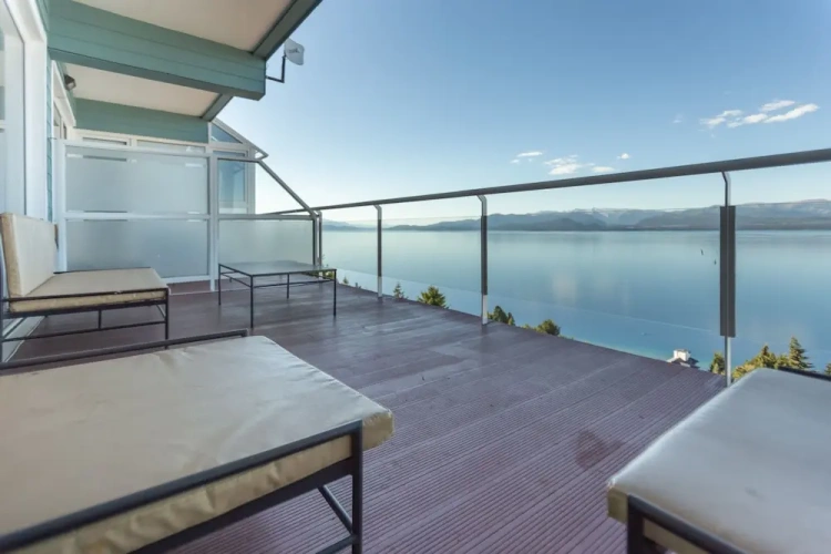 3 Bedrooms Deluxe Penthouse room with balcony and with lake view