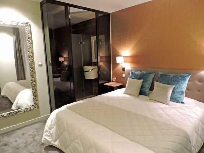 Standard Double room with city view
