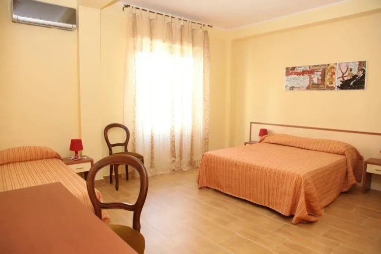 Standard Triple room