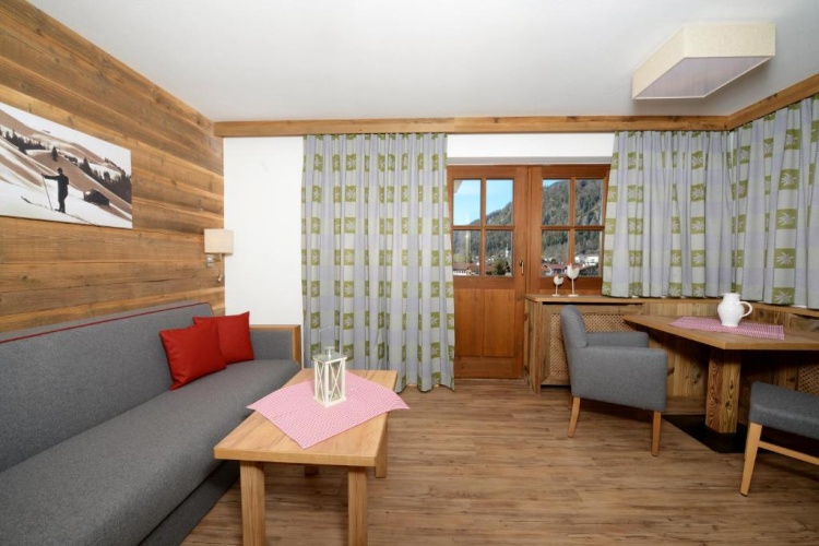 3 Bedrooms Apartment