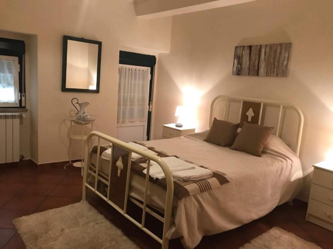 5 Bedrooms Cottage