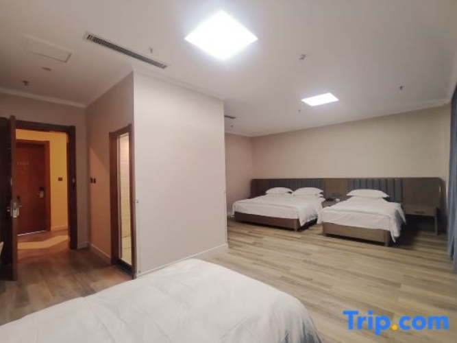 Quadruple Family Suite