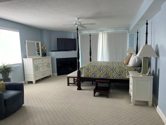 Standard room with partial ocean view