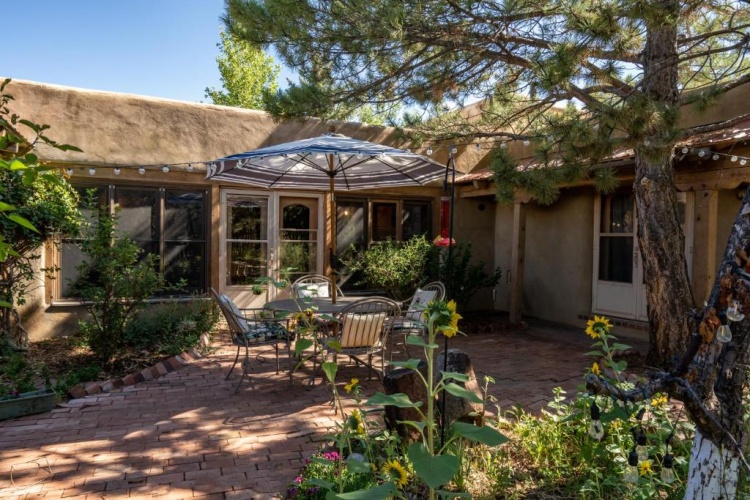 4 Bedrooms Cottage