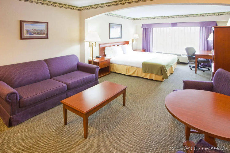 Round Hill Inn