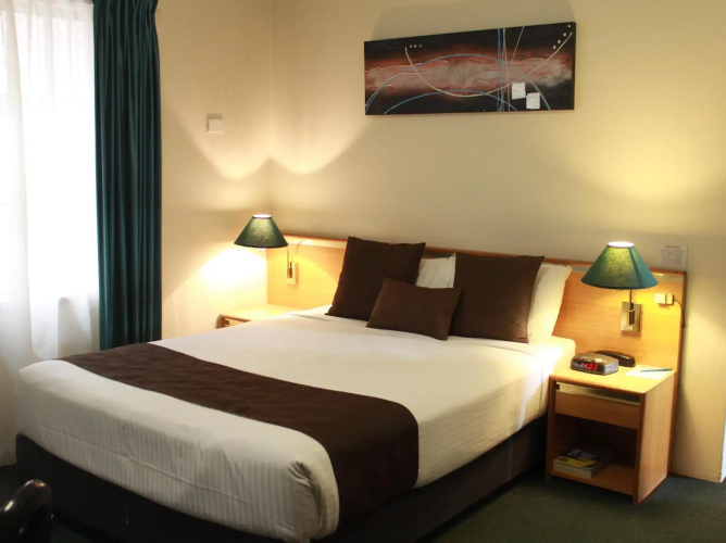 Mid City Motor Inn