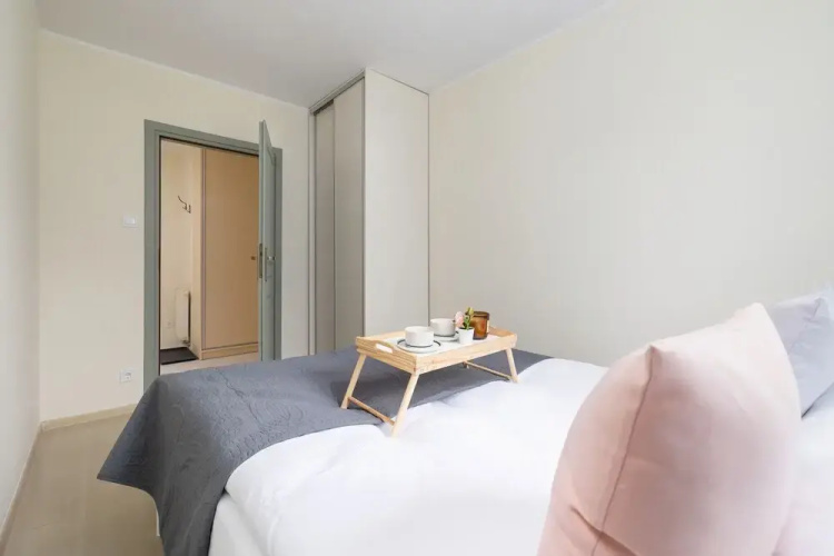 Apartment Mondrian by Renters