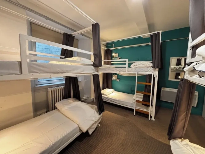Sextuple room