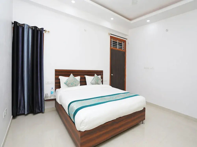 OYO 9967 Hotel Surya