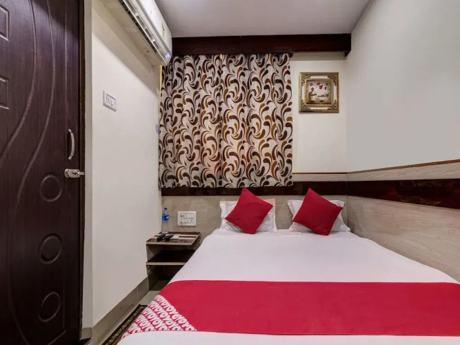 OYO 24888 Hotel Sham Palace