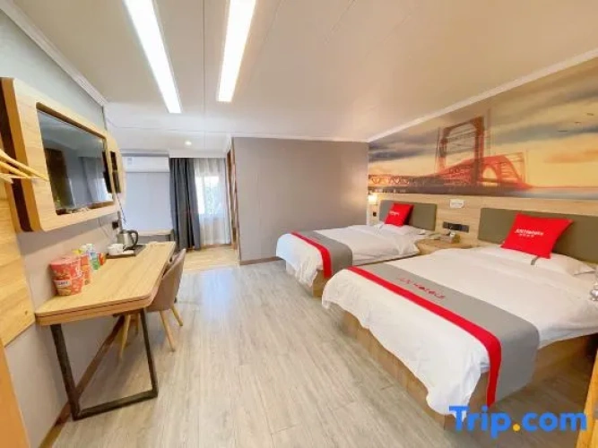 Deluxe Triple Suite