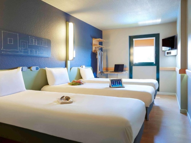 Standard Triple room