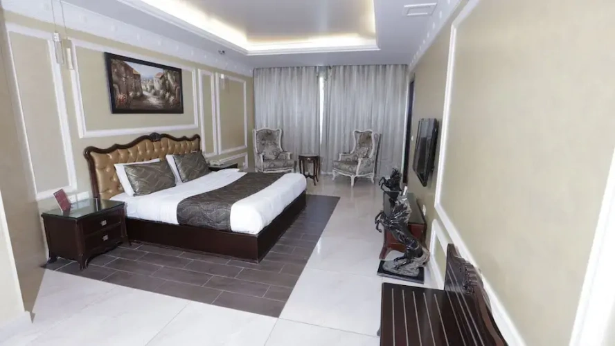 Luxury Suite