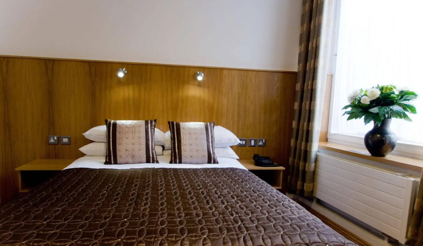 Blooms Hotel