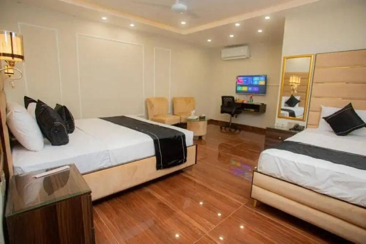 Hotel White Seasson managed by Zaheer Masih