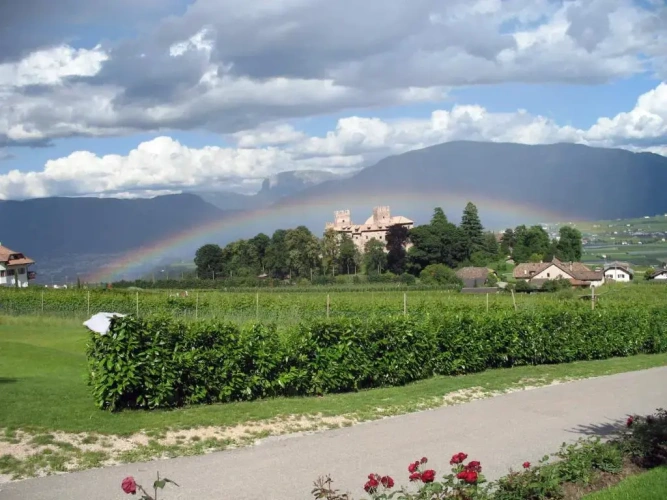 1 Bedroom Apartment with mountain view