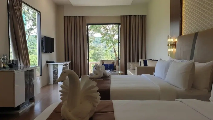 Presidential room with garden view