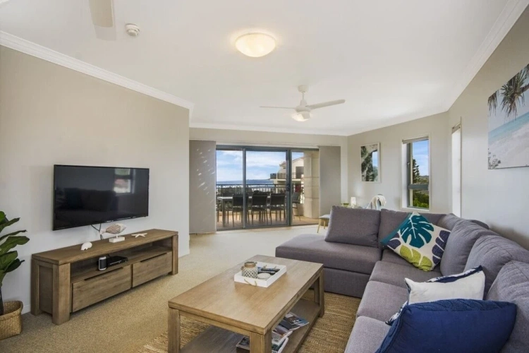 3 Bedrooms Apartment