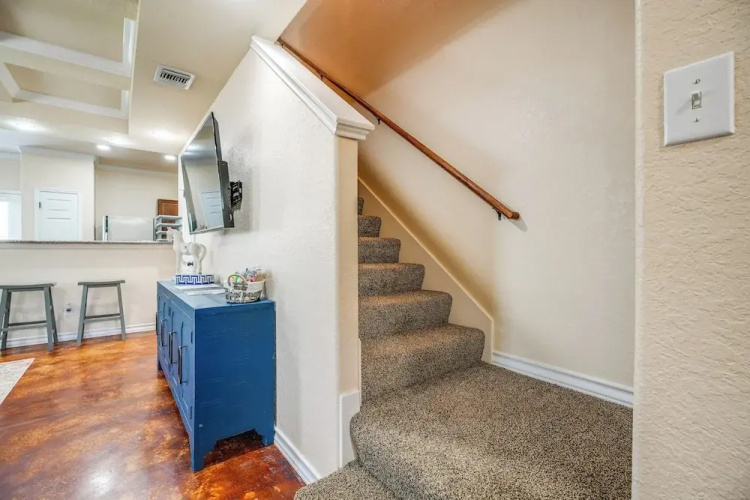 San Antonio Townhome ~ 2 Mi to Aquarium!
