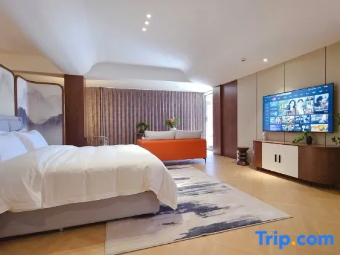 Suite with lake view