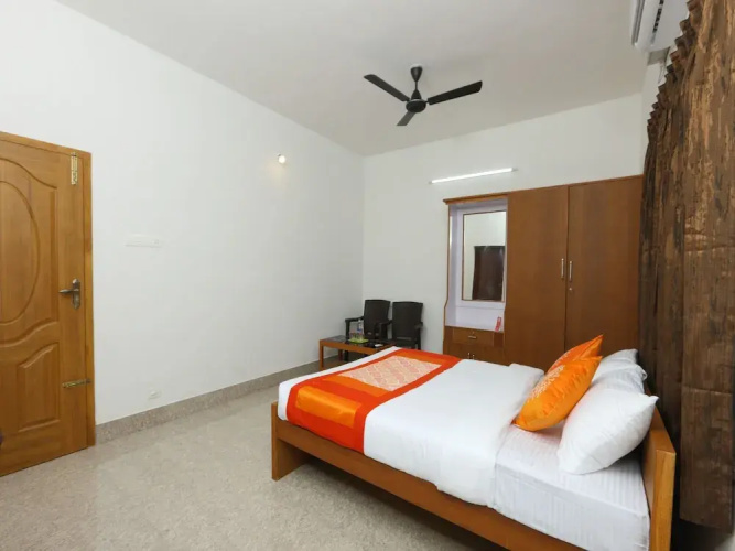 OYO 13858 Rithus Residency